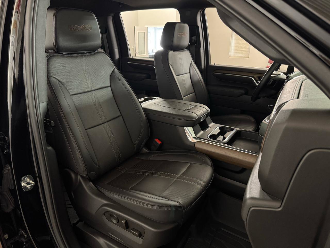 Used 2024 Chevrolet Silverado 2500 High Country w/ Technology Package image 49