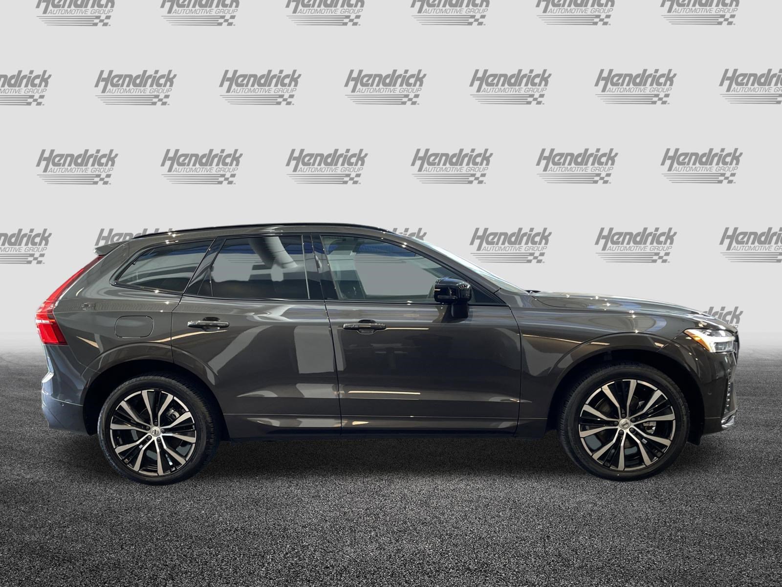 Used 2025 Volvo XC60 B5 Plus AWD/4WD image 10