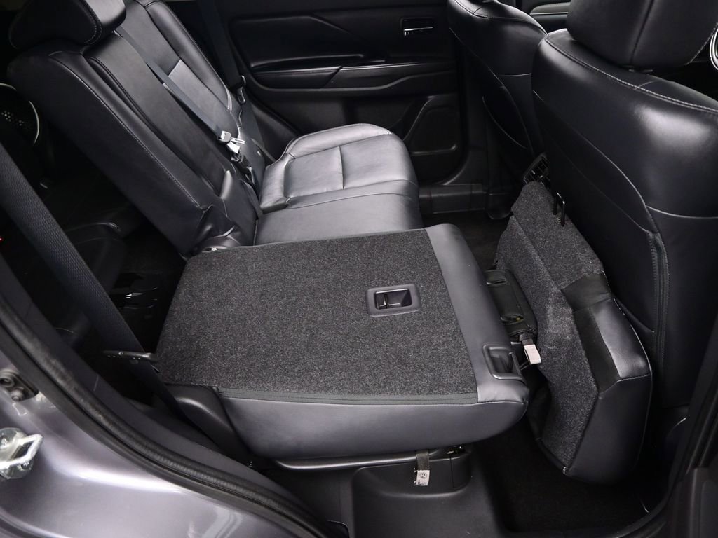 Used 2019 Mitsubishi Outlander SEL image 34