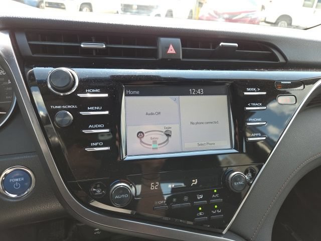 Used 2018 Toyota Camry LE FWD image 14