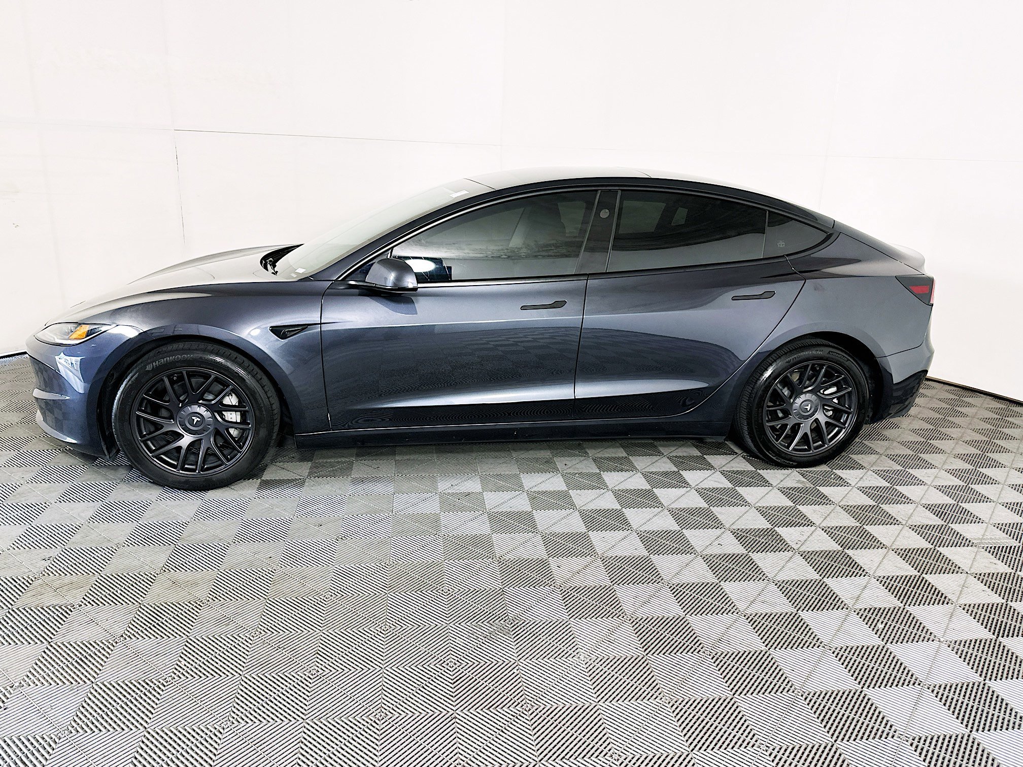 Used 2024 Tesla Model 3 Standard Range RWD image 6