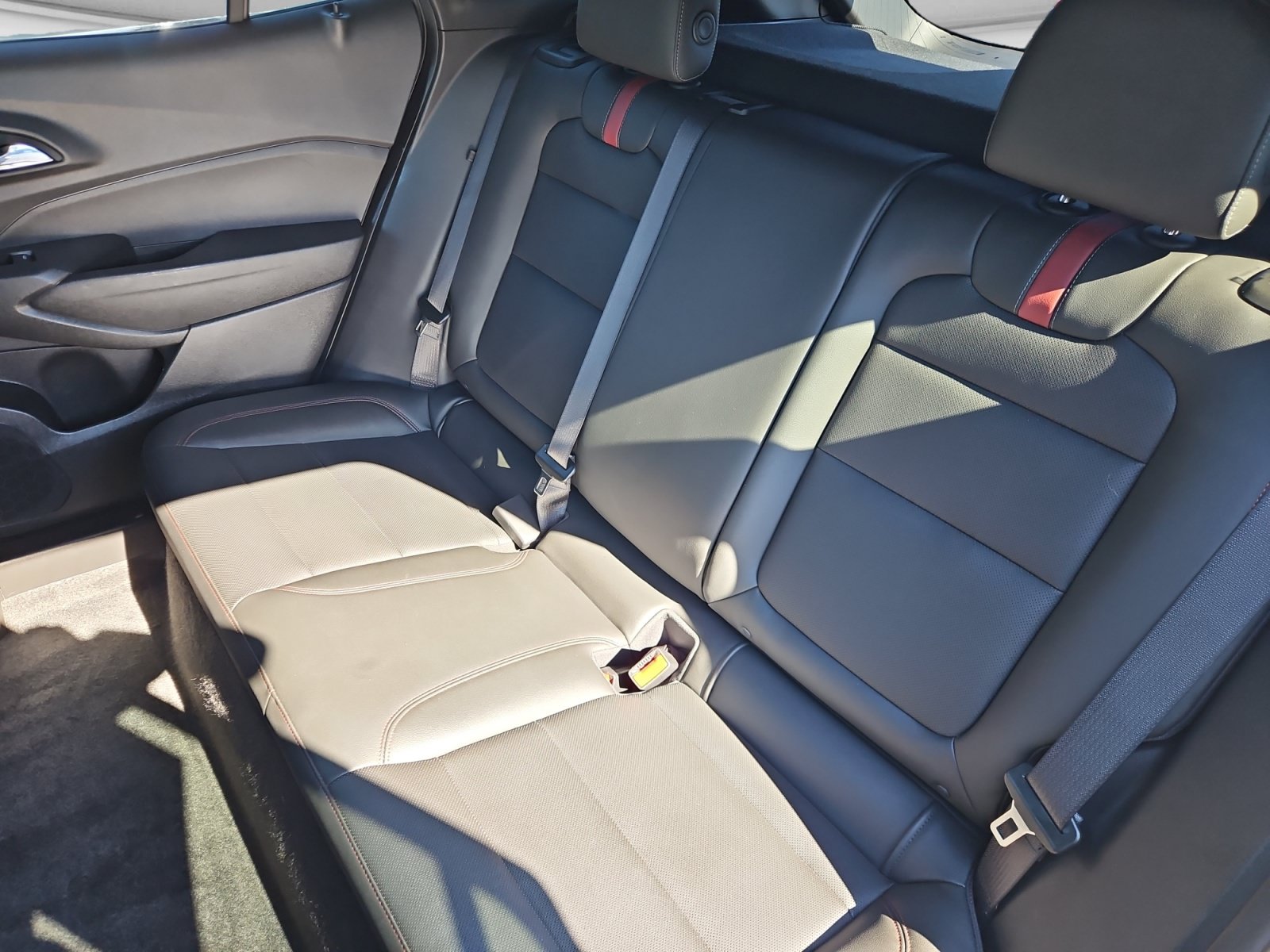 Used 2025 Chevrolet Trax RS w/ Sunroof Package FWD image 14