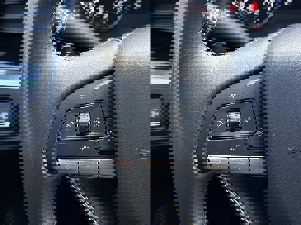 New 2025 Cadillac XT6 Luxury image 25