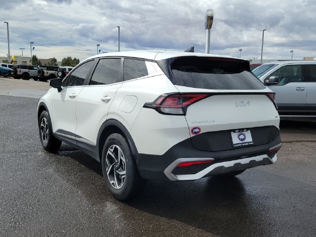 Used 2024 Kia Sportage LX AWD/4WD image 3