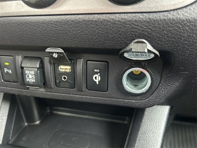 Used 2019 Toyota Tacoma TRD Off-Road w/ Technology Package image 41