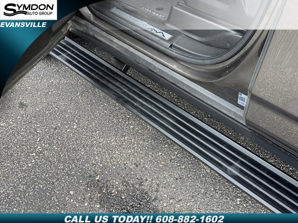 Used 2021 Chevrolet Suburban High Country w/ Premium Package image 6