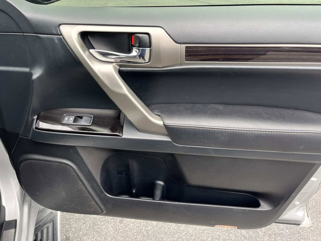 Used 2015 Lexus GX 460 460 w/ Navigation Package image 22
