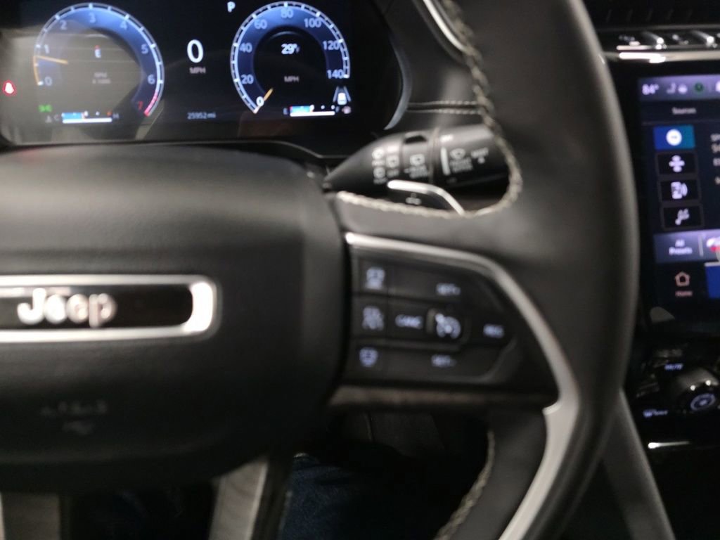 Used 2025 Jeep Grand Cherokee Limited image 15