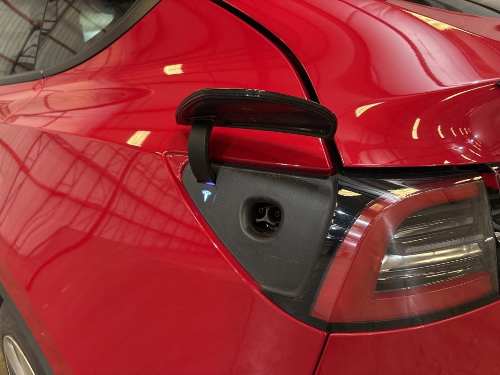 Used 2022 Tesla Model Y Long Range image 14