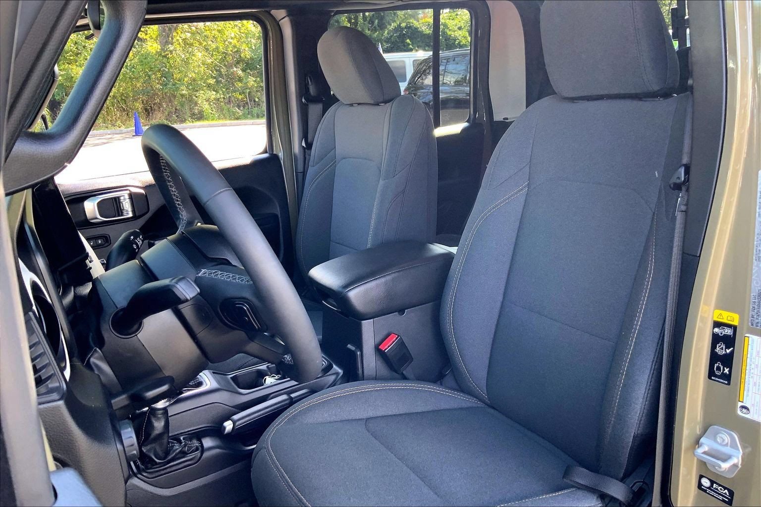Certified 2025 Jeep Gladiator Sport AWD/4WD image 8