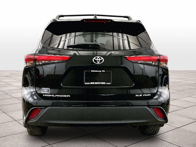 Used 2022 Toyota Highlander XLE AWD/4WD image 4