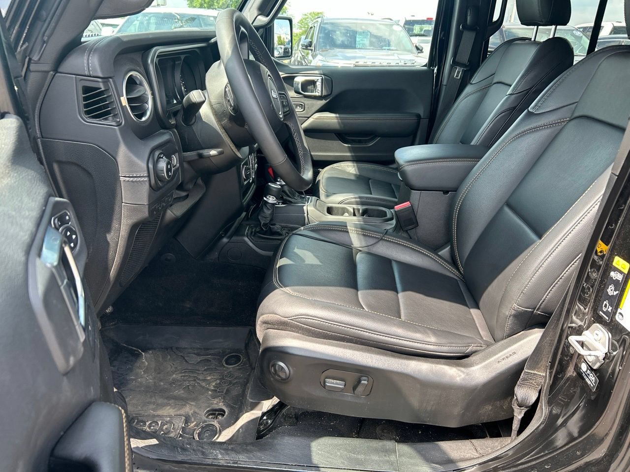 Used 2025 Jeep Gladiator Sport w/ Premium Package AWD/4WD image 11