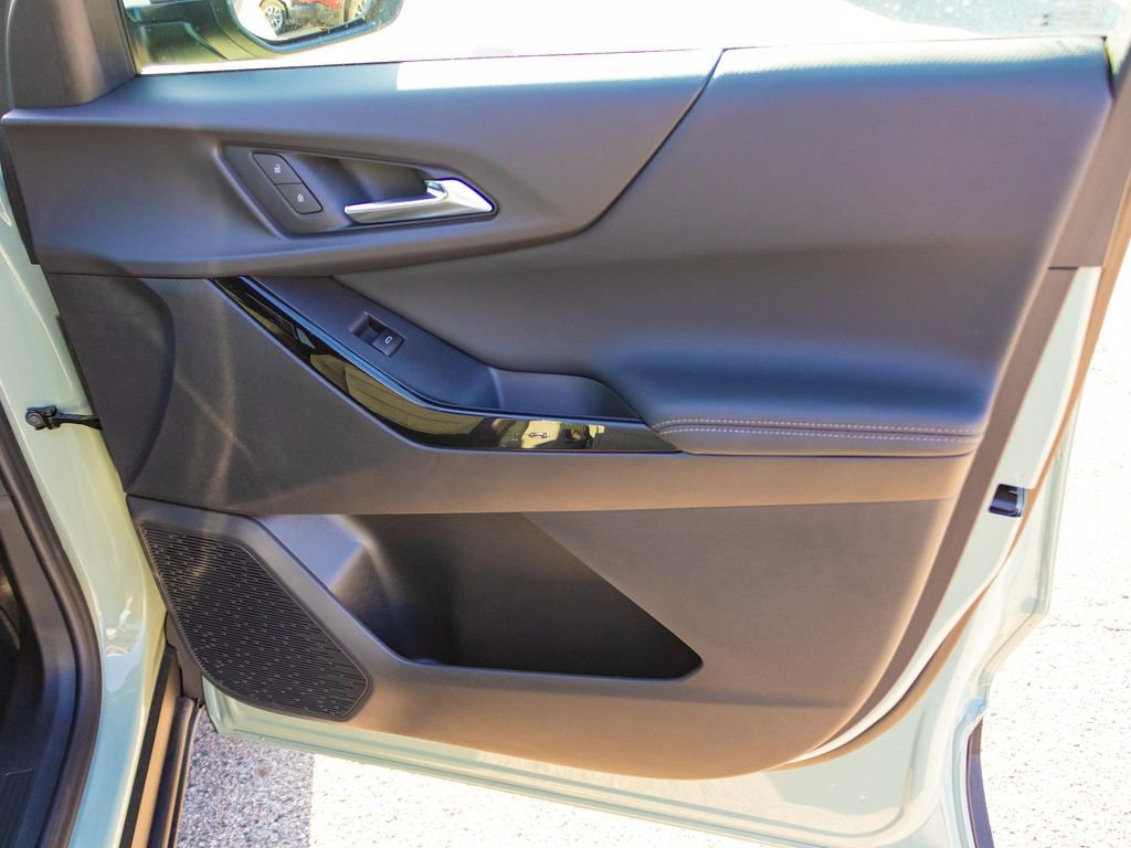 New 2025 Chevrolet Equinox LT w/ Safety and Technology Package image 13