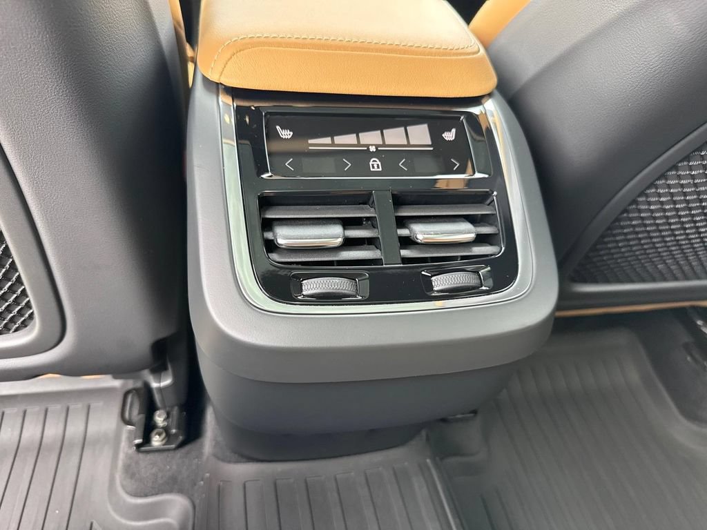 Certified 2023 Volvo XC60 B6 Ultimate w/ Climate Package AWD/4WD image 10