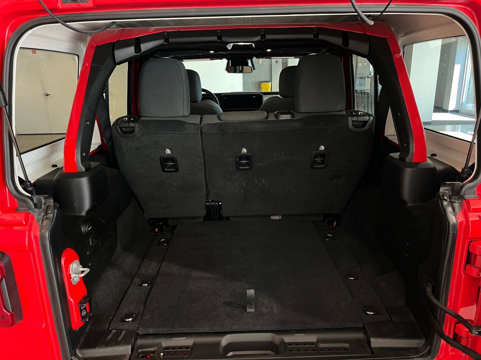 Used 2025 Jeep Wrangler Sahara image 31