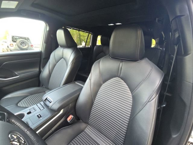 Used 2021 Toyota Highlander XSE image 25