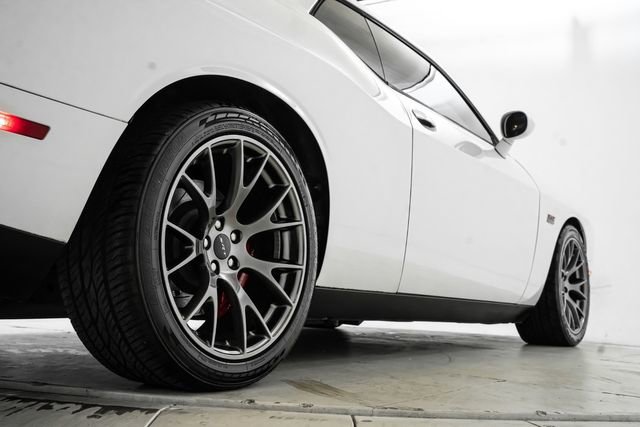 Used 2016 Dodge Challenger SRT w/ Technology Group image 13