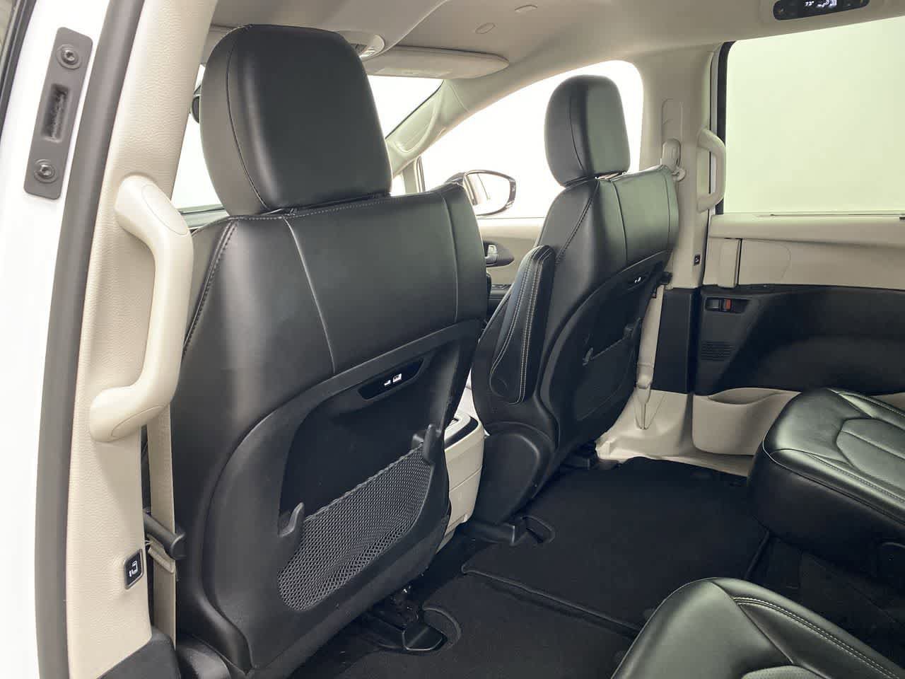 Used 2024 Chrysler Pacifica Touring-L FWD image 15