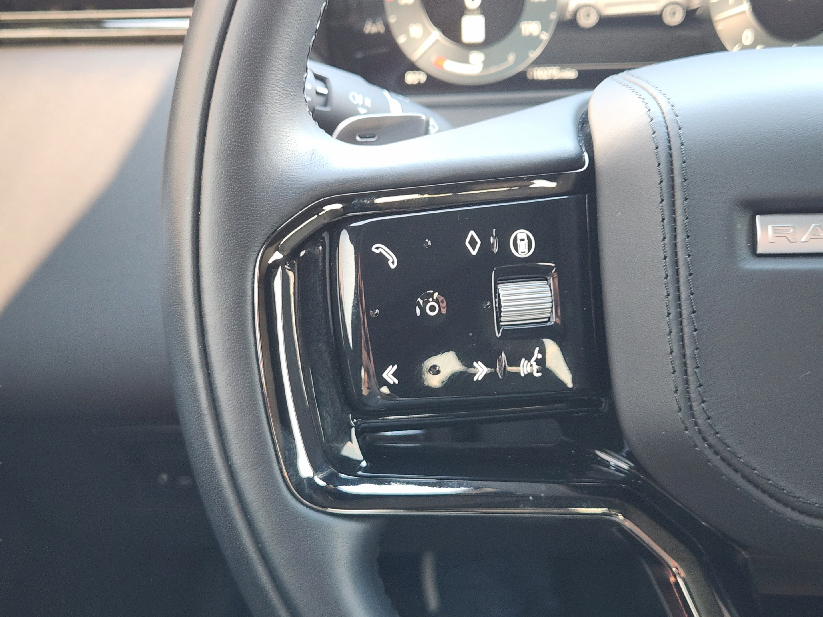 Certified 2026 Land Rover Range Rover Velar S AWD/4WD image 24