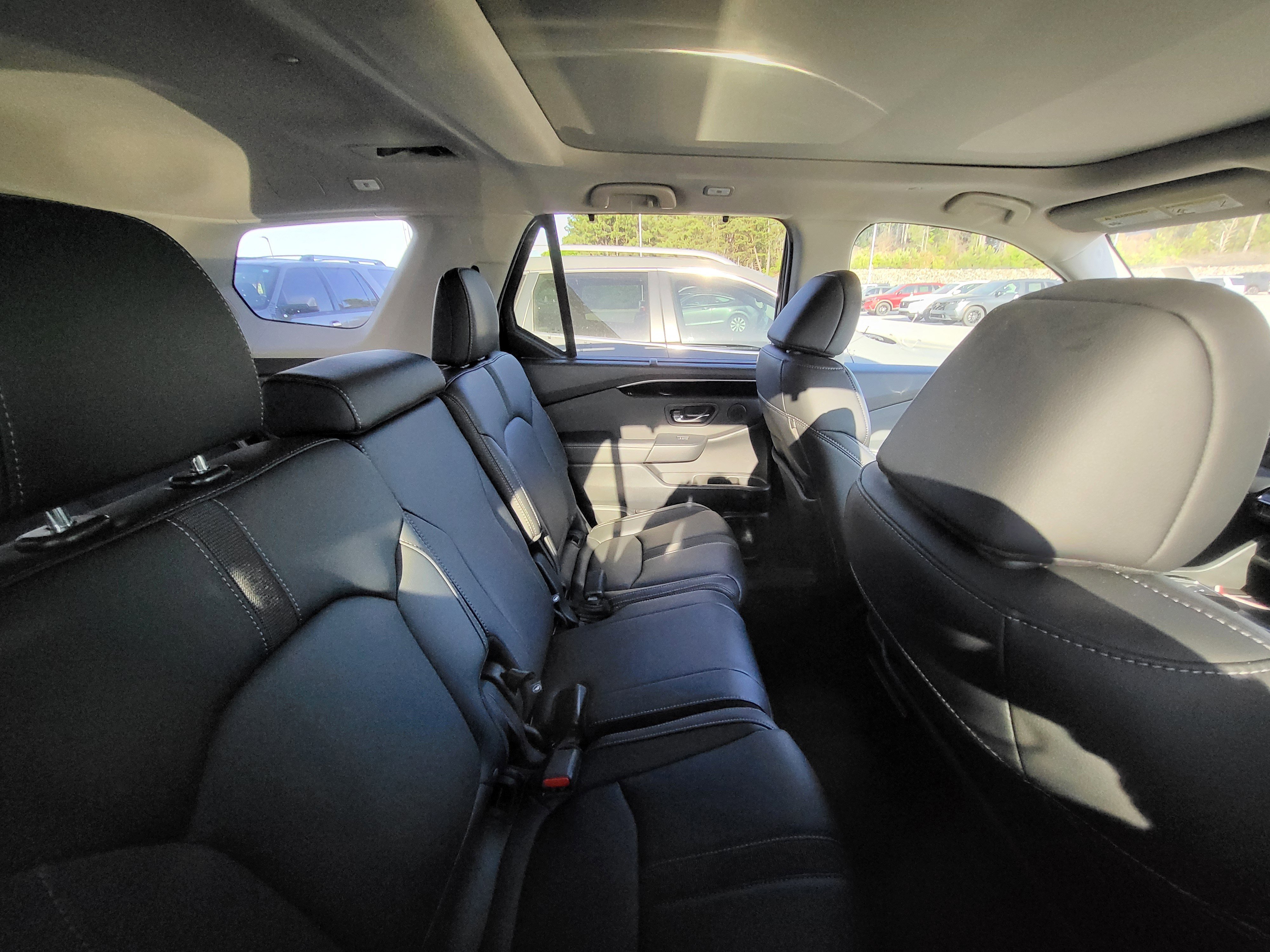 Used 2025 Honda Pilot Touring image 9