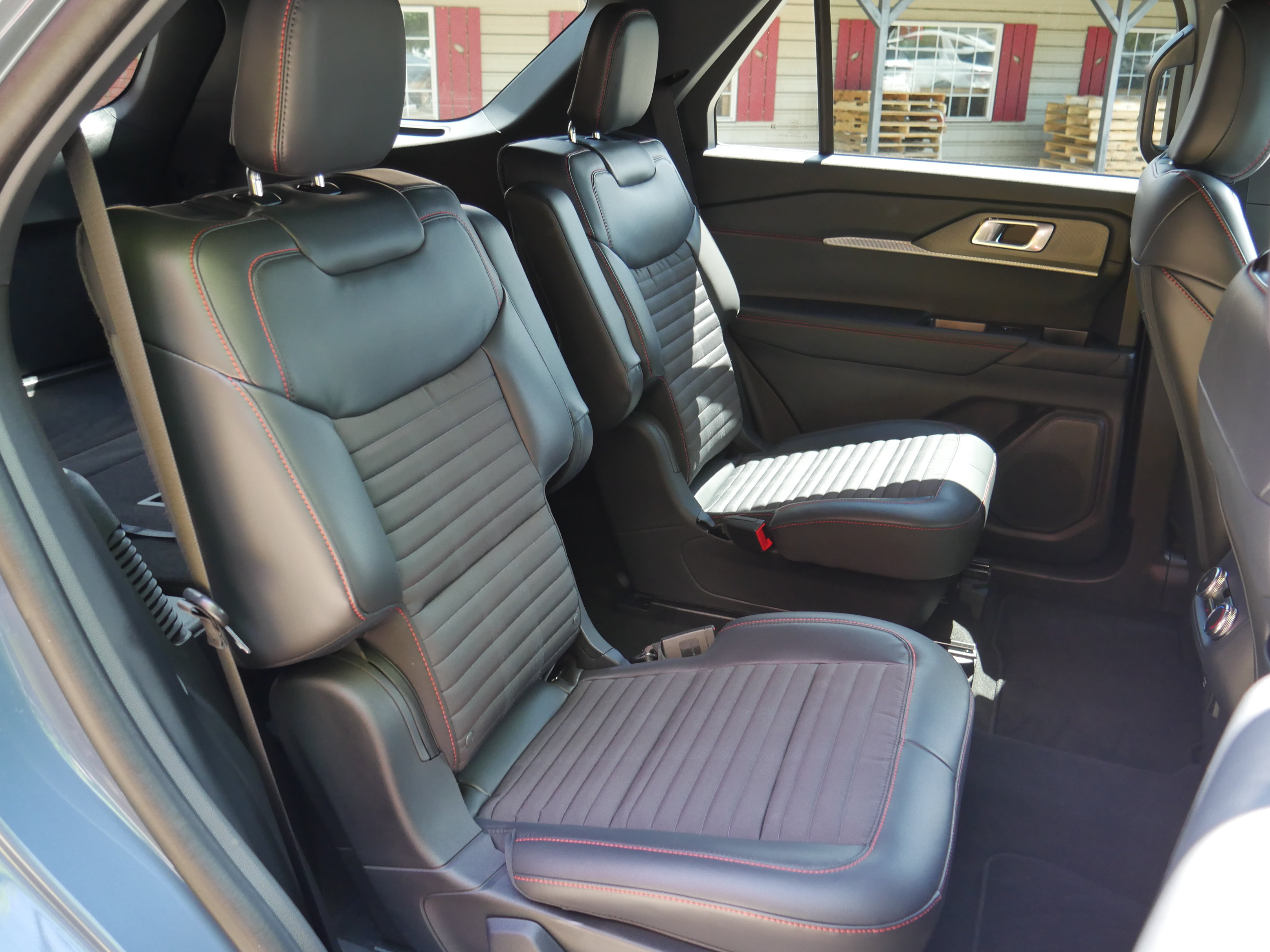 Used 2025 Ford Explorer ST-Line w/ Premium Package AWD/4WD image 32