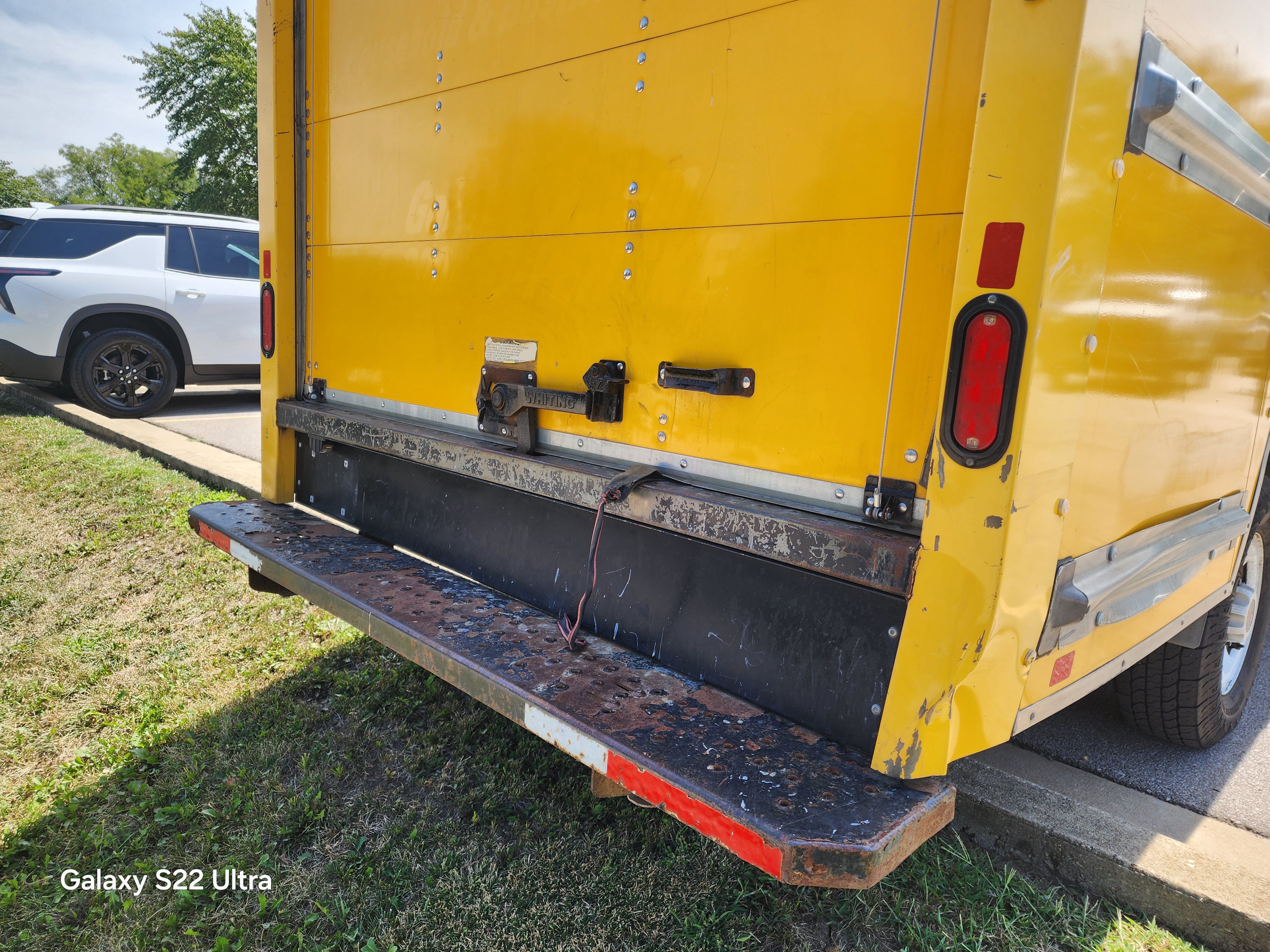 Used 2019 GMC Savana 3500 w/ Driver Convenience Package RWD image 9