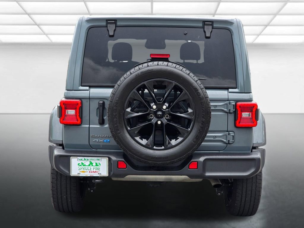 Used 2025 Jeep Wrangler Unlimited Sahara AWD/4WD image 19