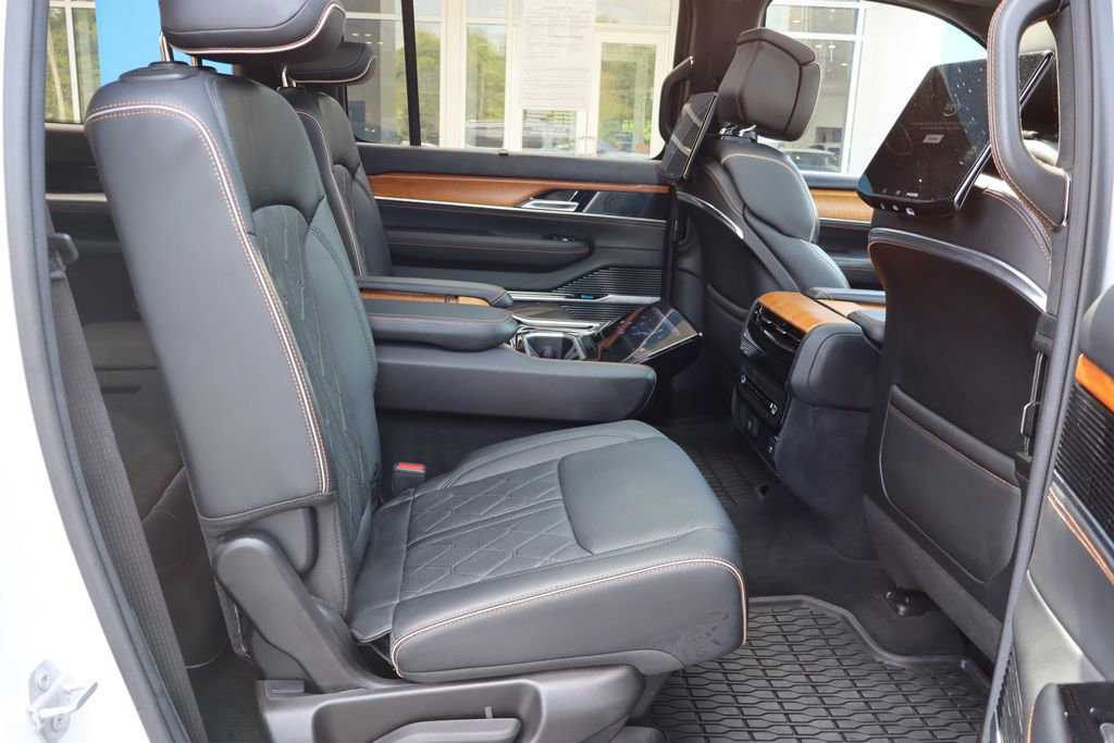 Used 2022 Jeep Grand Wagoneer Series III w/ Rear Seat Video Group 1 AWD/4WD image 27