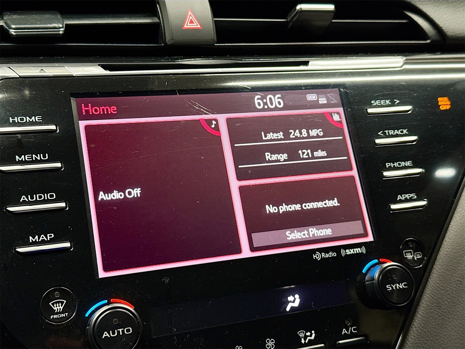 Used 2020 Toyota Camry XSE image 15