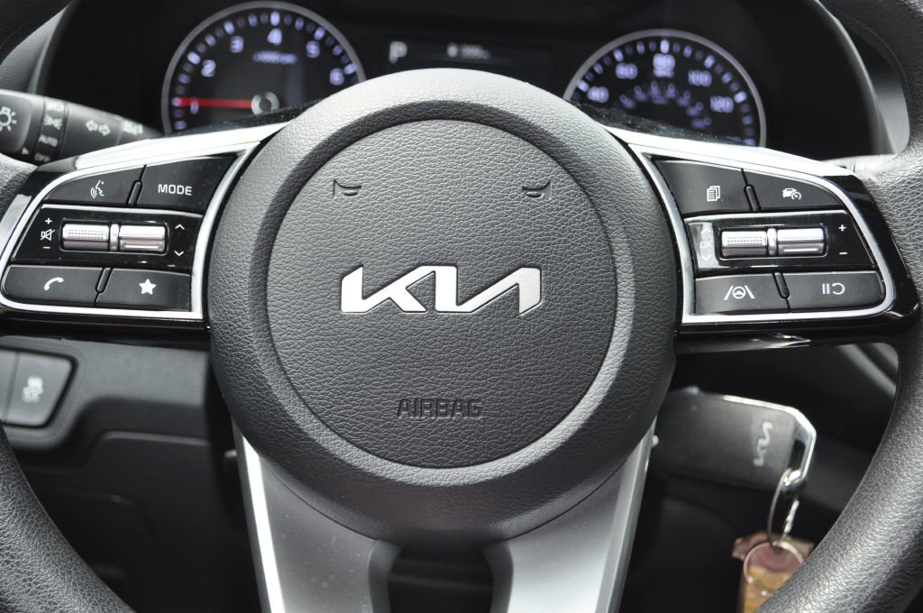 Used 2024 Kia Forte LXS image 9