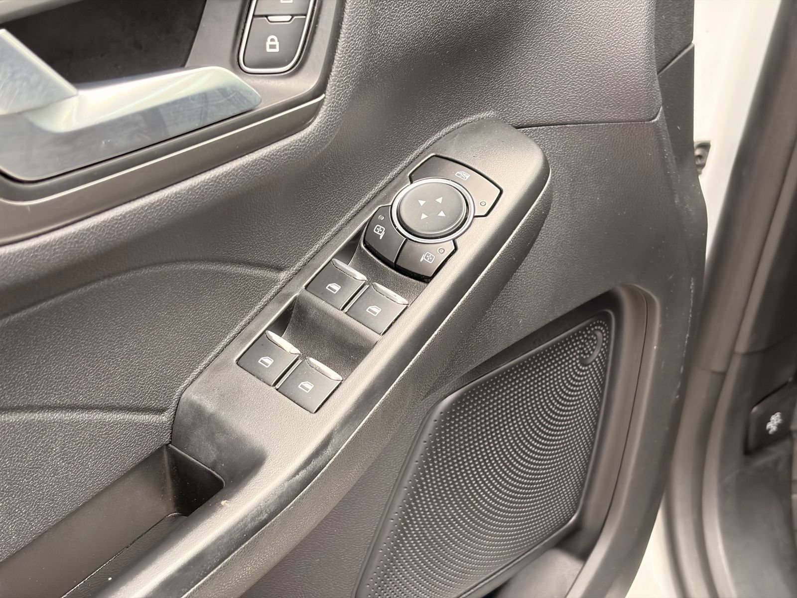 Used 2023 Ford Escape SE FWD image 33
