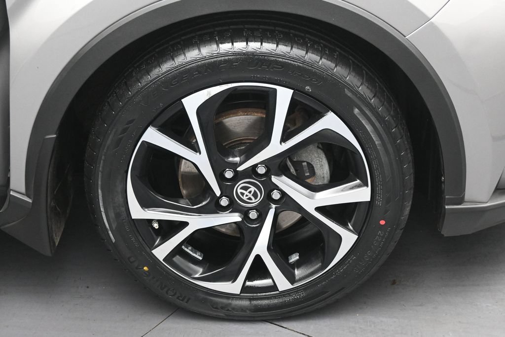 Used 2020 Toyota C-HR XLE FWD image 10