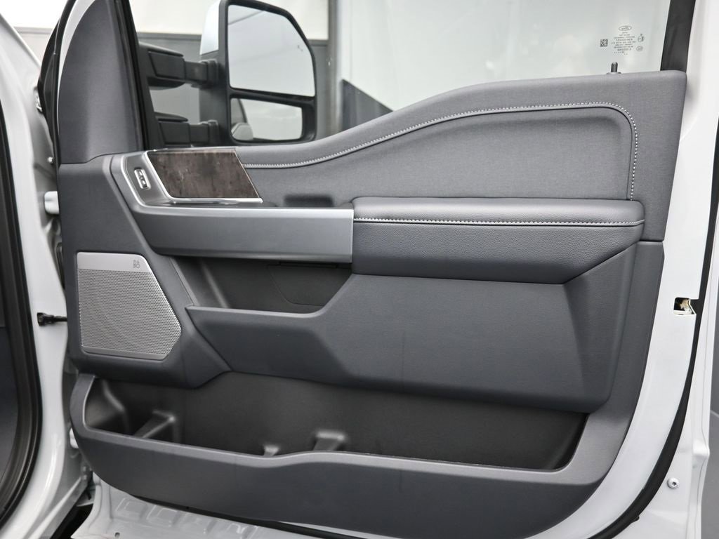 New 2026 Ford F250 Lariat w/ Chrome Package image 2