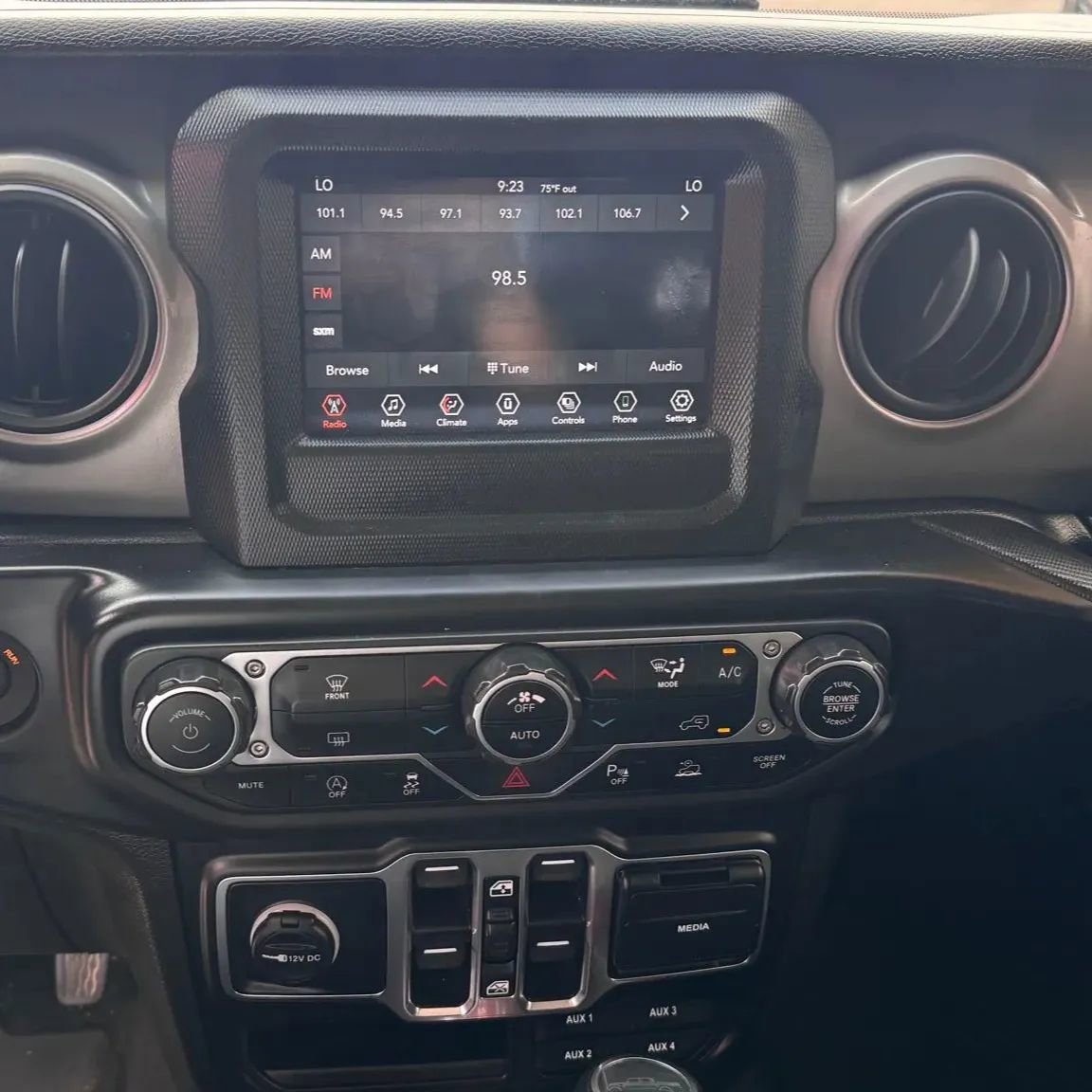 Used 2021 Jeep Gladiator Sport image 12