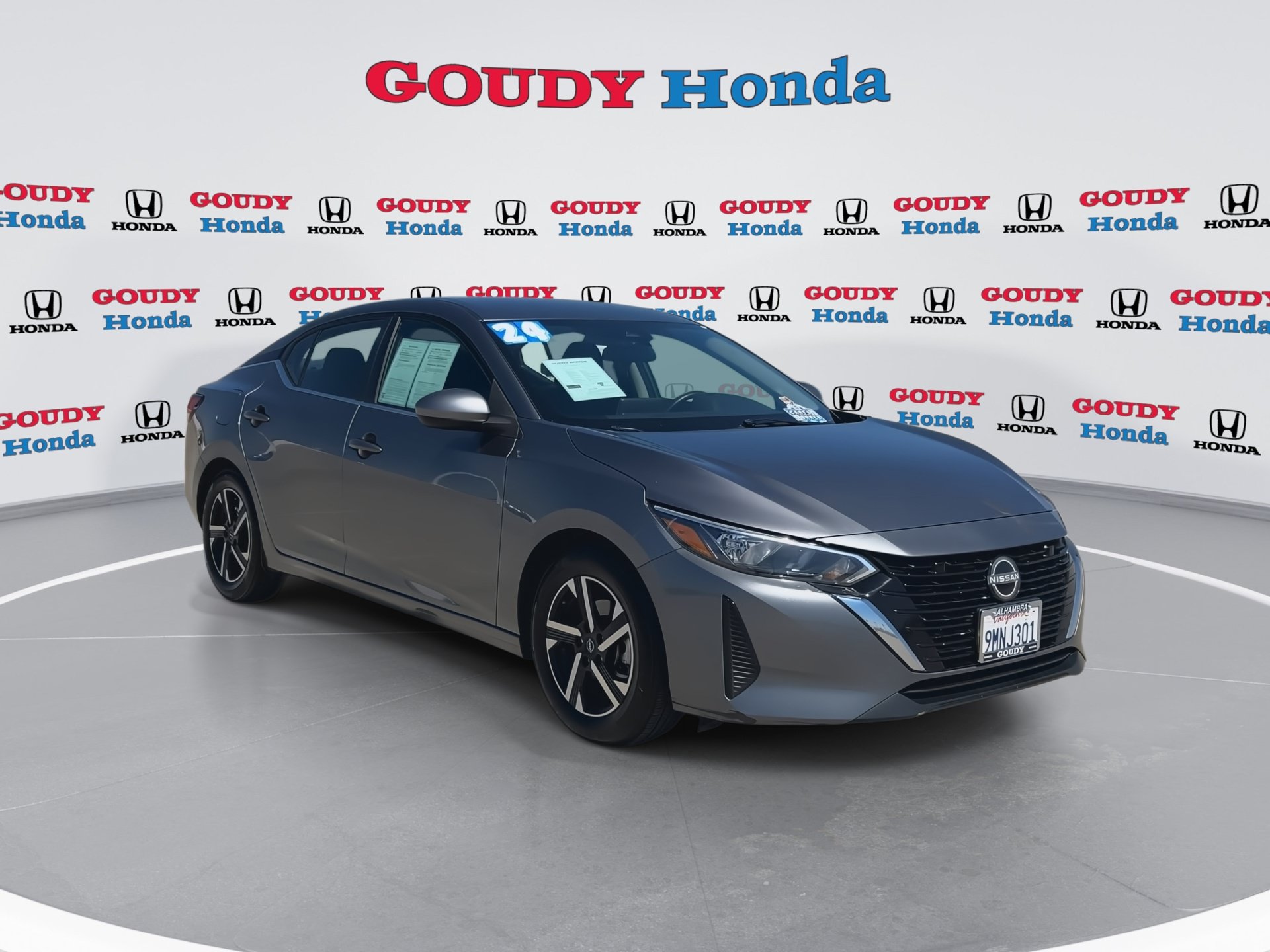Used 2024 Nissan Sentra SV FWD image 2