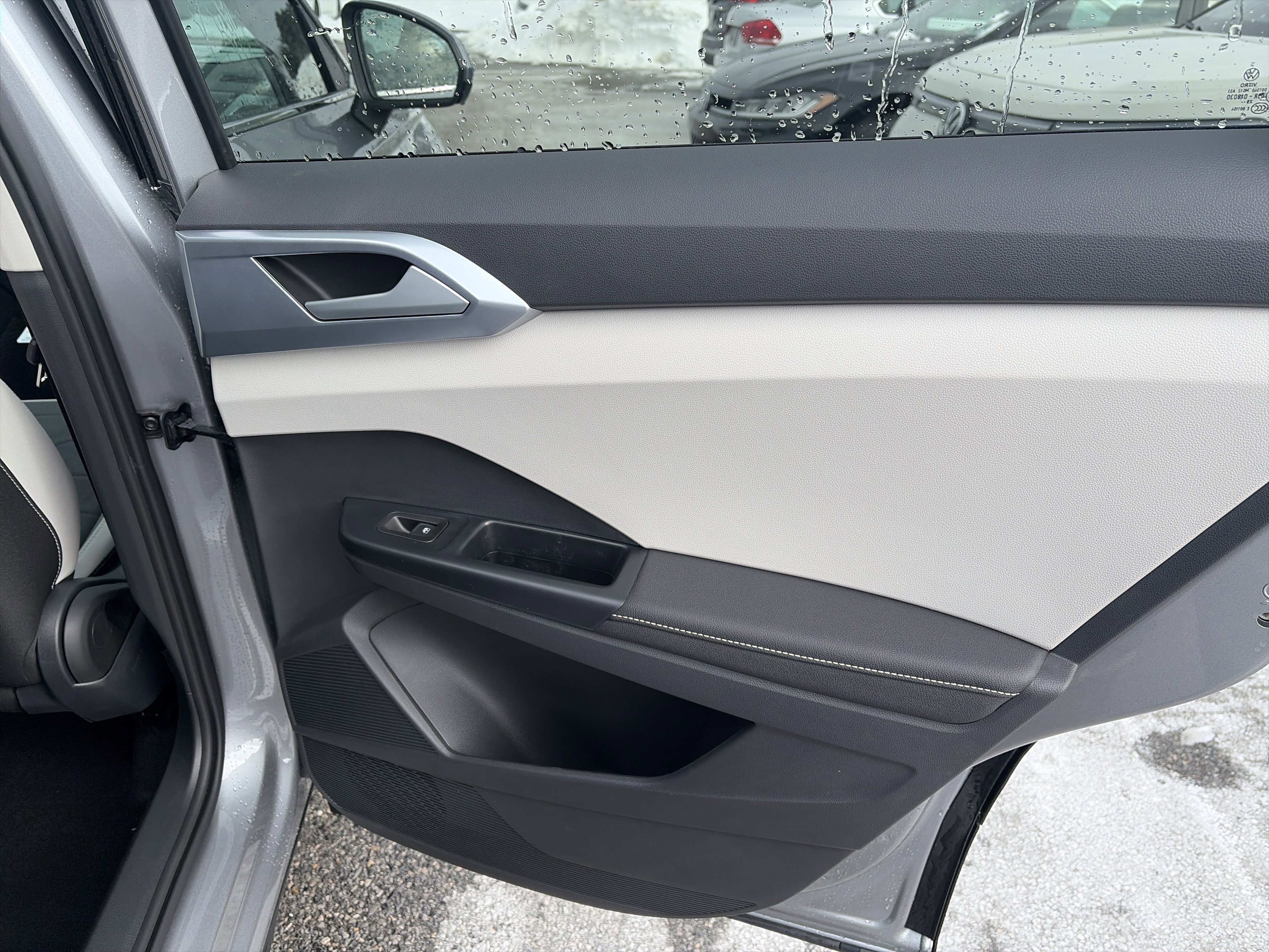 New 2026 Volkswagen Taos SE image 18