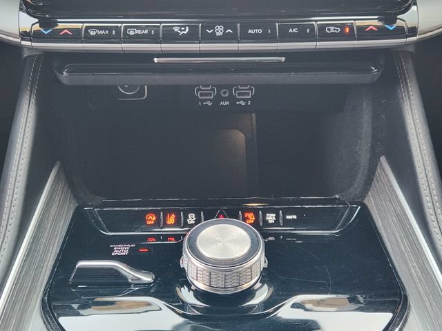 Certified 2024 Jeep Wagoneer L Series II AWD/4WD image 18