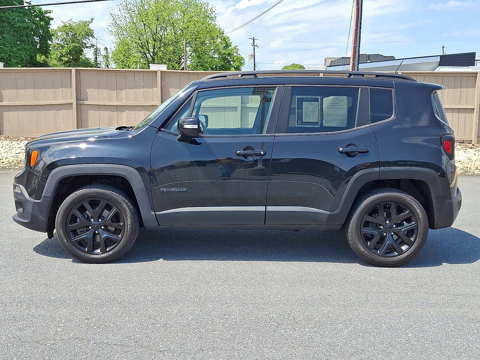 Used 2016 Jeep Renegade Latitude AWD/4WD image 9