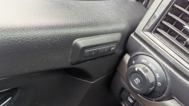 Used 2022 Nissan Titan PRO-4X w/ Pro-4x Convenience Package image 35