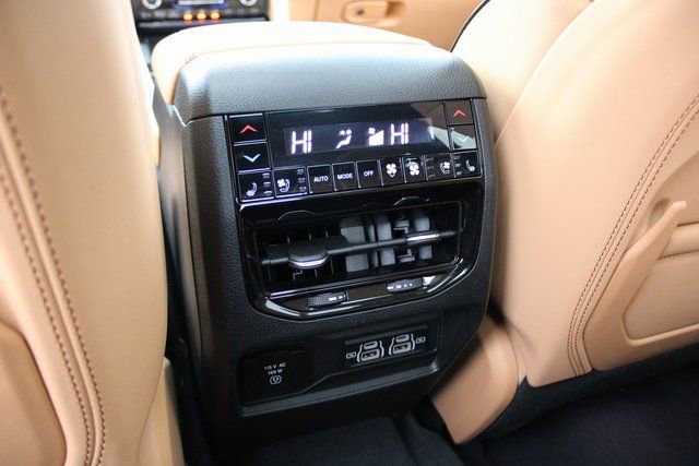 Used 2023 Jeep Grand Cherokee L Summit image 39