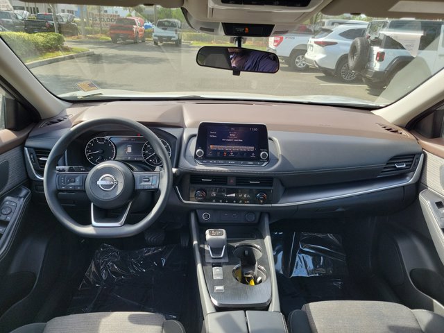 Used 2023 Nissan Rogue SV image 10