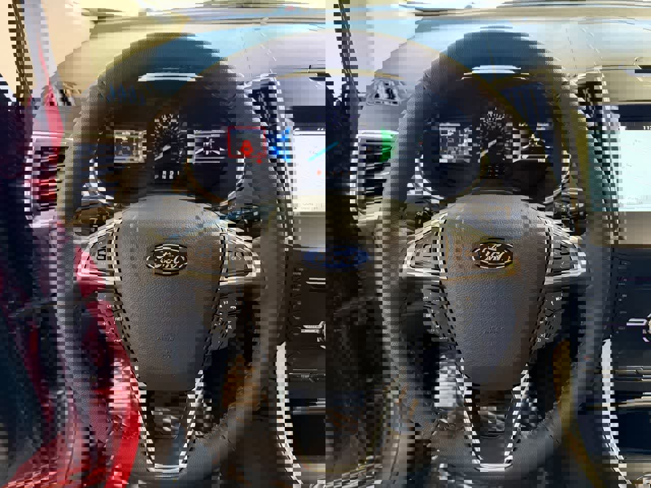 Used 2018 Ford Edge Titanium w/ Technology Package image 15