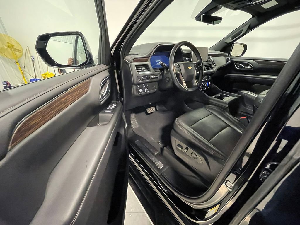 Used 2022 Chevrolet Suburban High Country AWD/4WD image 3