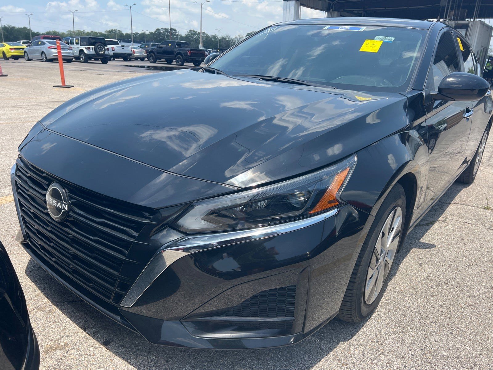 Used 2023 Nissan Altima 2.5 S FWD image 2