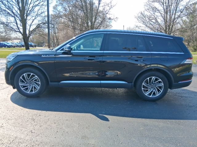 Used 2023 Lincoln Aviator AWD w/ Class IV Trailer Tow Package image 3