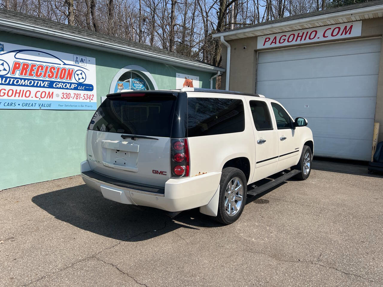 Used 2011 GMC Yukon XL Denali AWD/4WD image 4