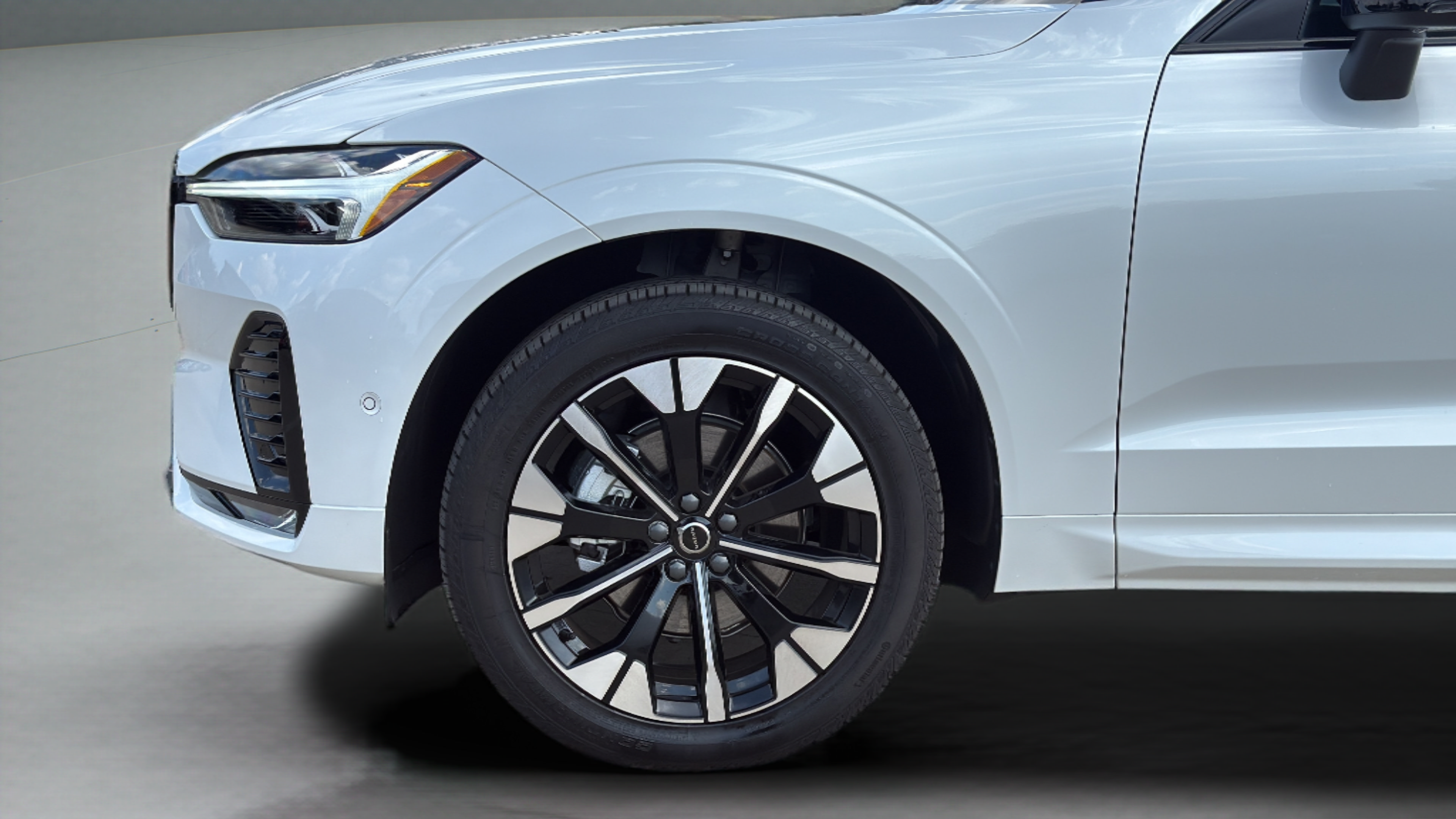 Used 2026 Volvo XC60 B5 Plus w/ Protection Package Premier AWD/4WD image 35
