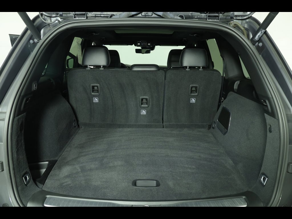 Used 2022 Jeep Grand Cherokee Overland w/ Luxury Tech Group IV image 16