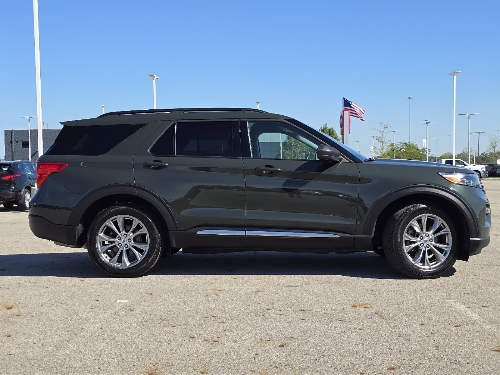 Used 2022 Ford Explorer XLT w/ Equipment Group 202A image 21