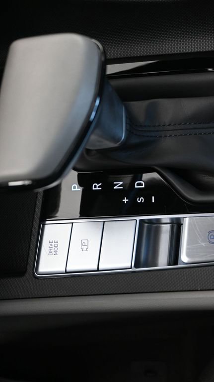 Used 2025 Hyundai Elantra SEL image 34